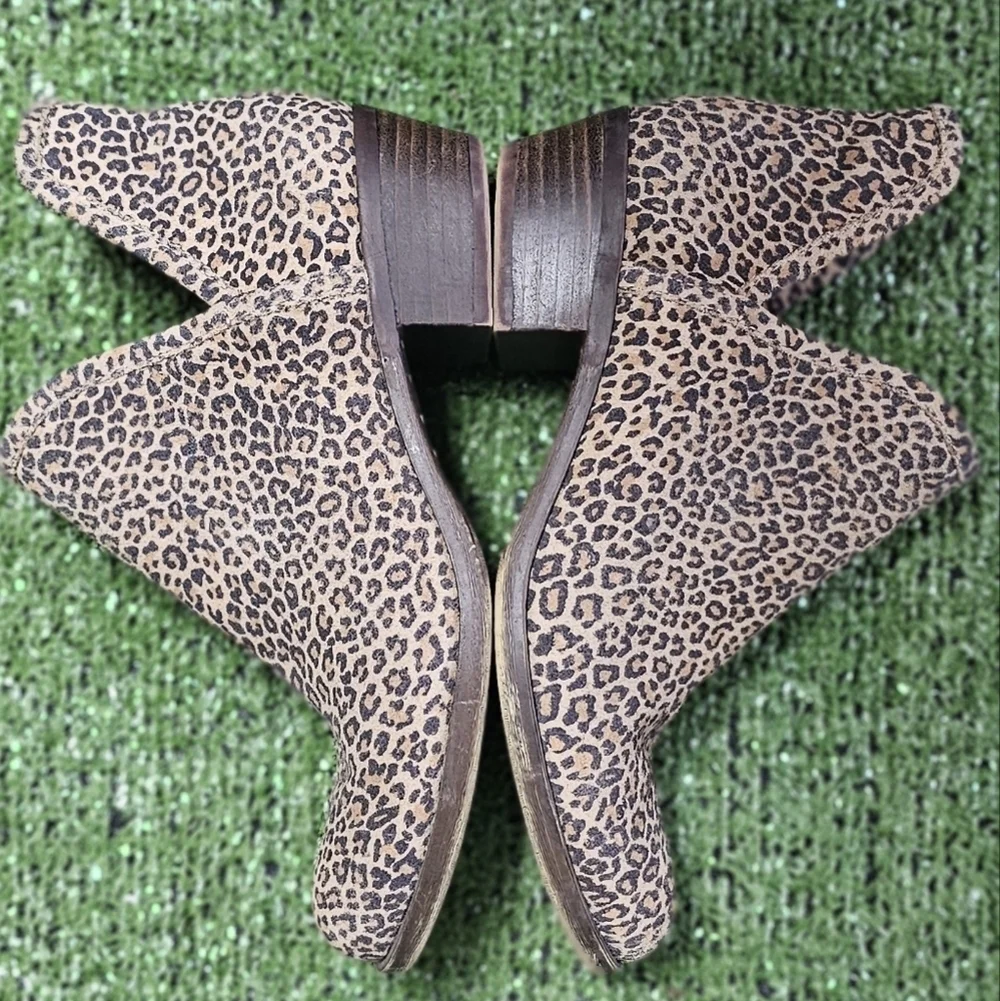 LUCKY BRAND | BALEY LEATHER LEOPARD V-CUT BOOTIES